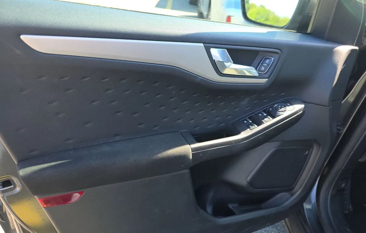 2020 FORD ESCAPE SE 5