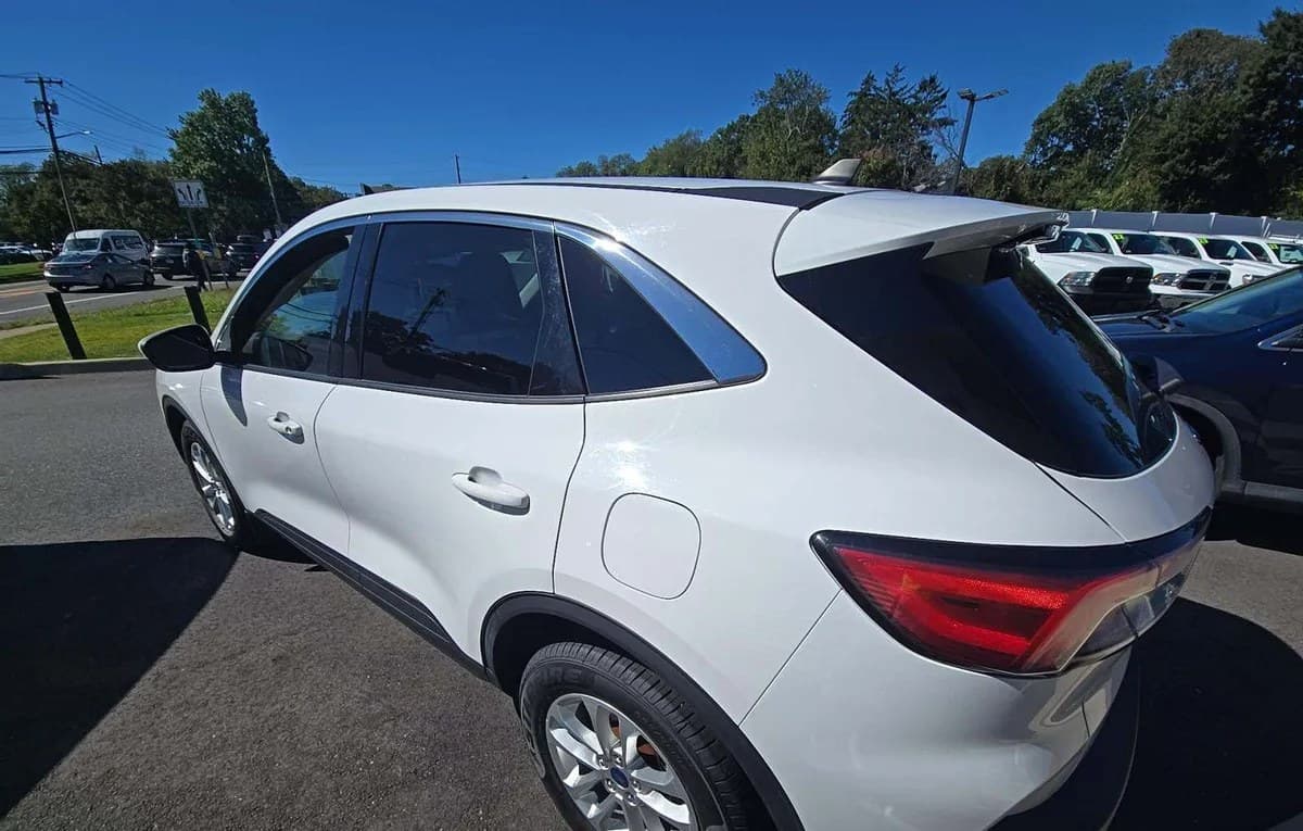 2021 FORD ESCAPE SE 3
