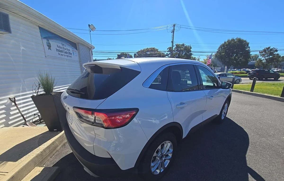 2021 FORD ESCAPE SE 4
