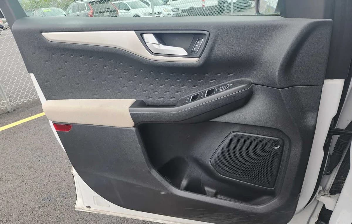 2020 FORD ESCAPE SE 4