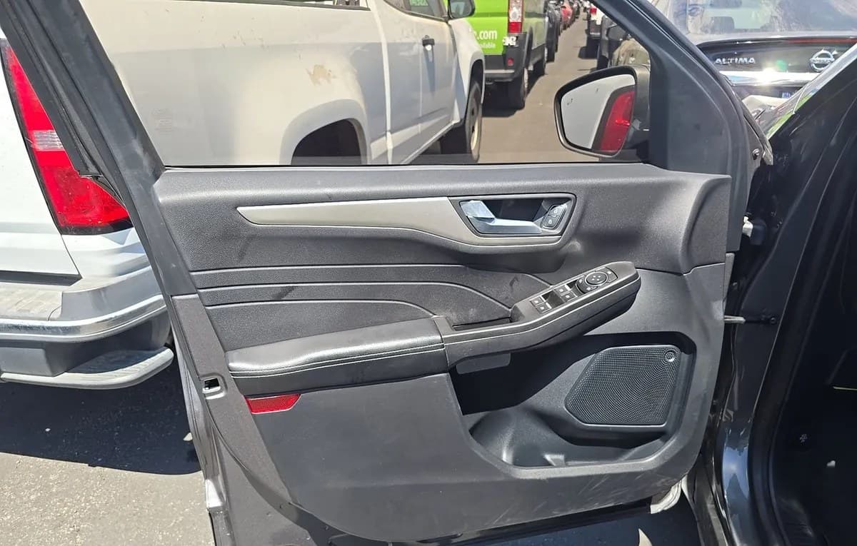 2021 FORD ESCAPE SE 6