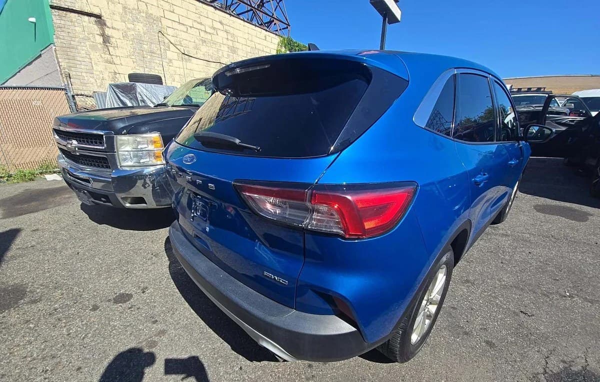 2021 FORD ESCAPE SE 4