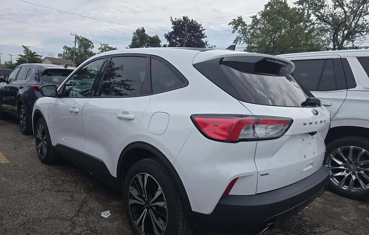2021 FORD ESCAPE SE 3
