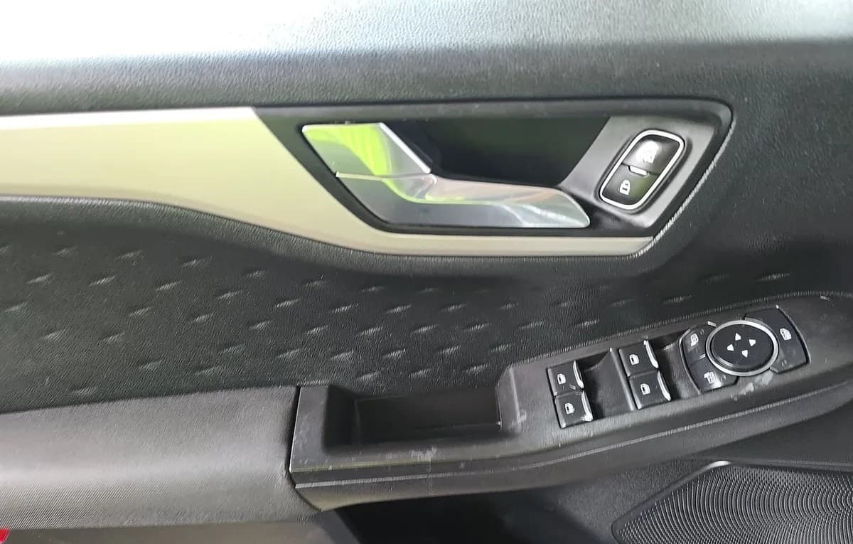 2020 FORD ESCAPE SE 6