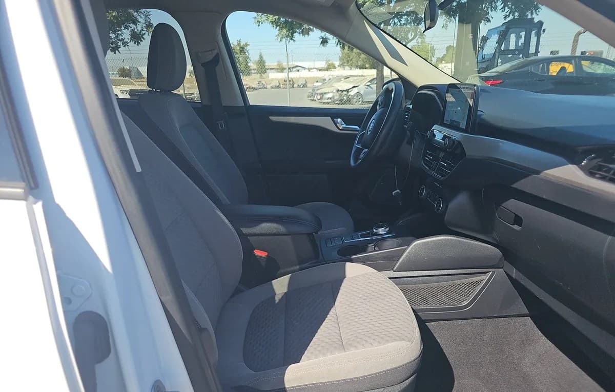 2020 FORD ESCAPE SE 4