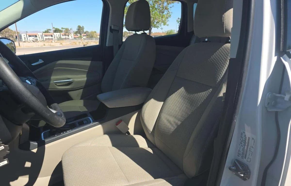 2017 FORD ESCAPE SE 4