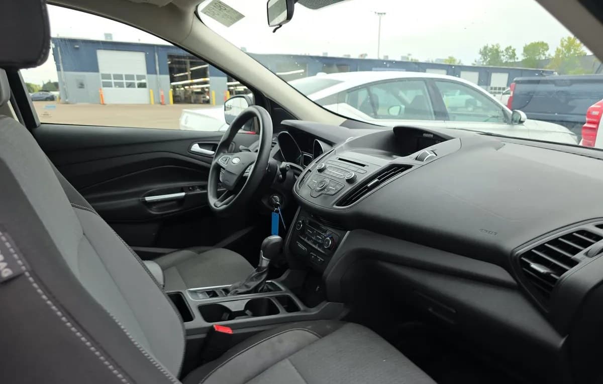 2017 FORD ESCAPE SE 4