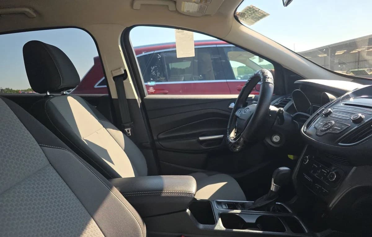 2017 FORD ESCAPE SE 4