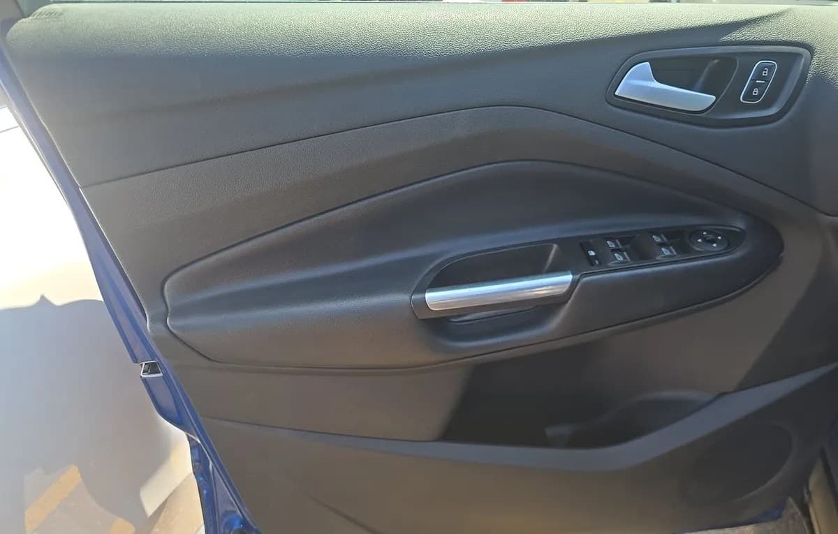 2017 FORD ESCAPE SE 6