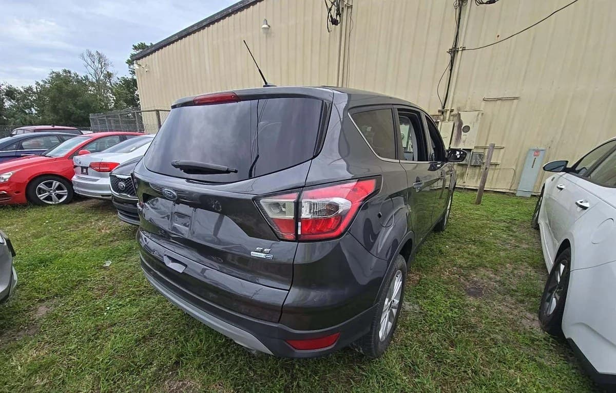 2017 FORD ESCAPE SE 4