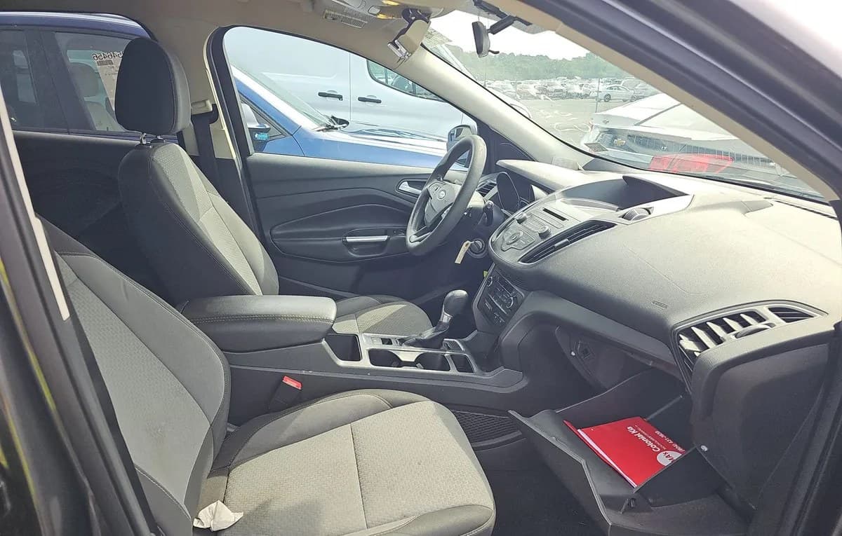 2017 FORD ESCAPE SE 4