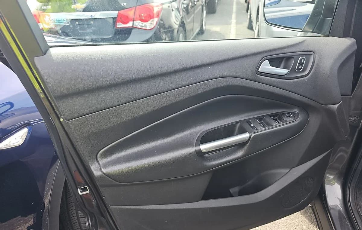 2017 FORD ESCAPE SE 5