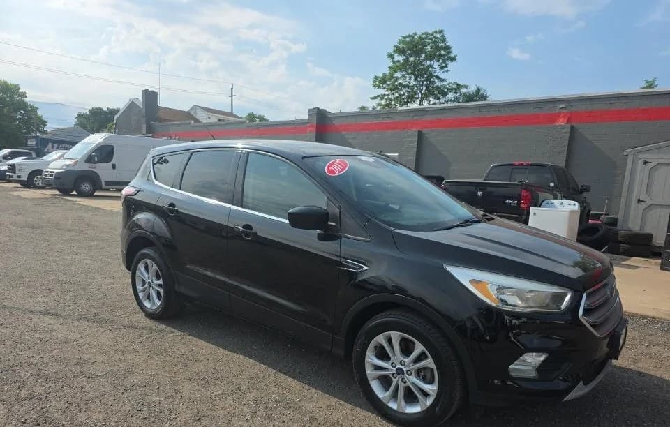 2017 FORD ESCAPE SE 4