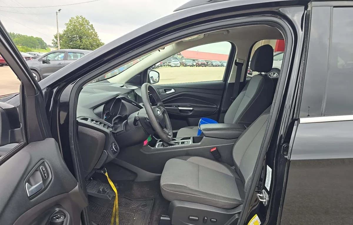 2017 FORD ESCAPE SE 4
