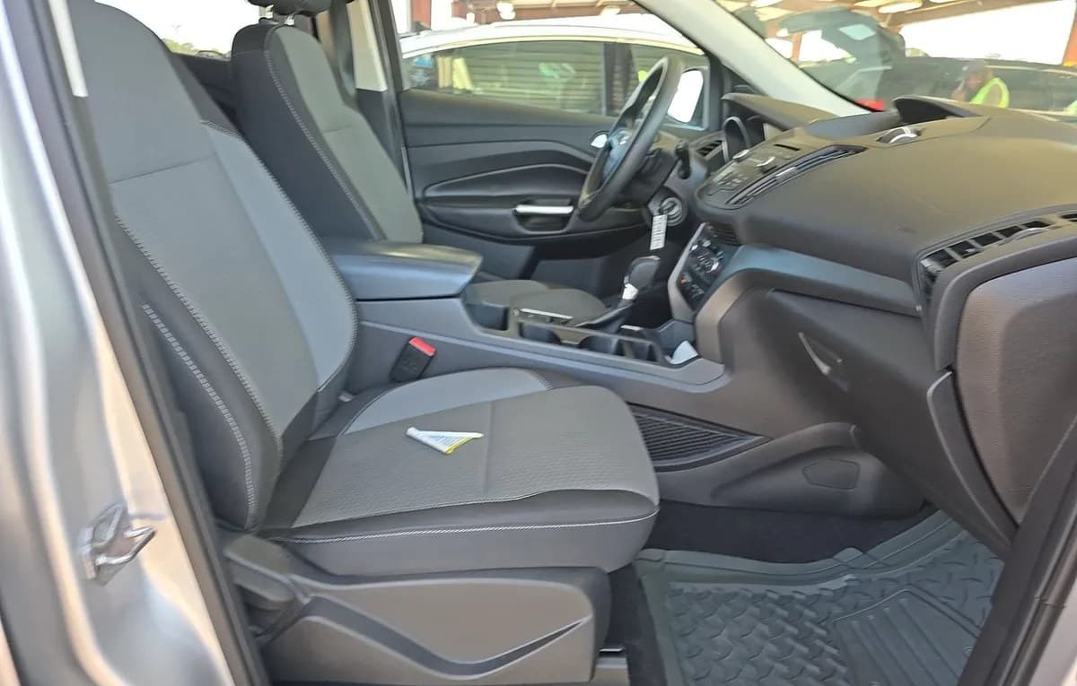 2017 FORD ESCAPE SE 4