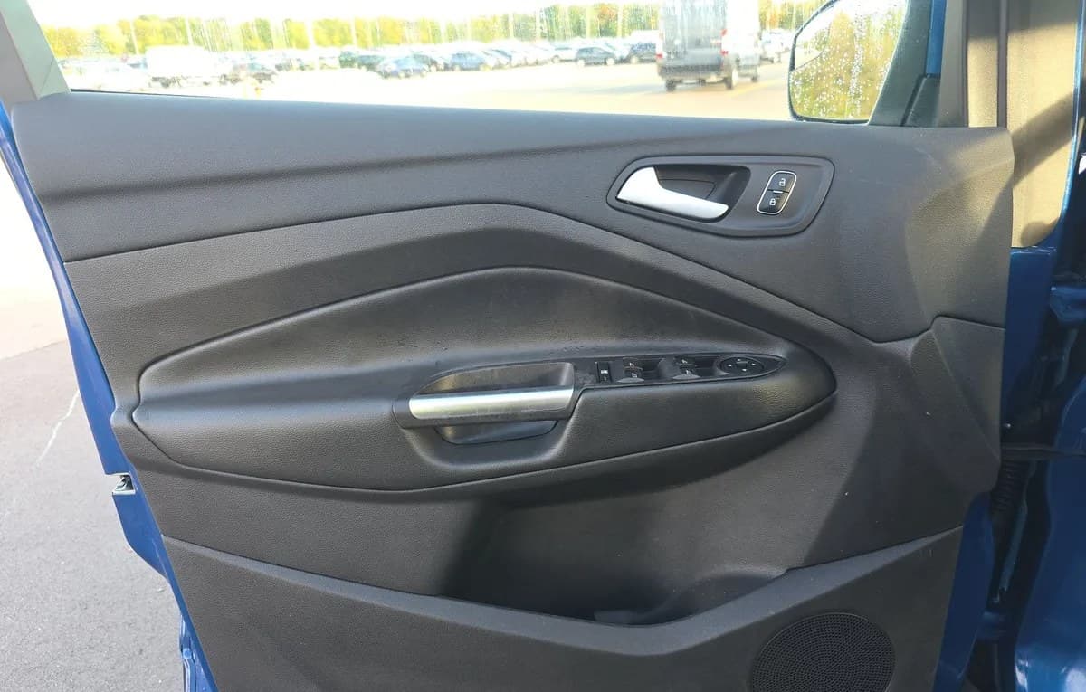 2017 FORD ESCAPE SE 6