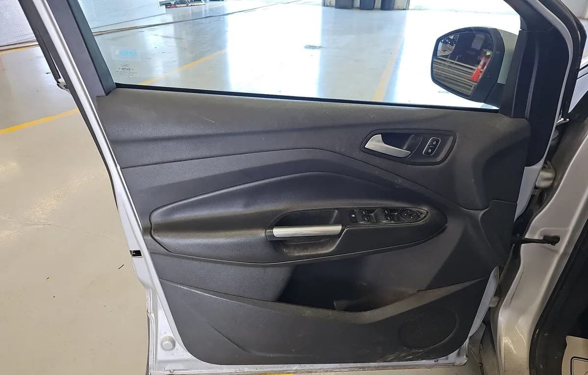 2017 FORD ESCAPE SE 5