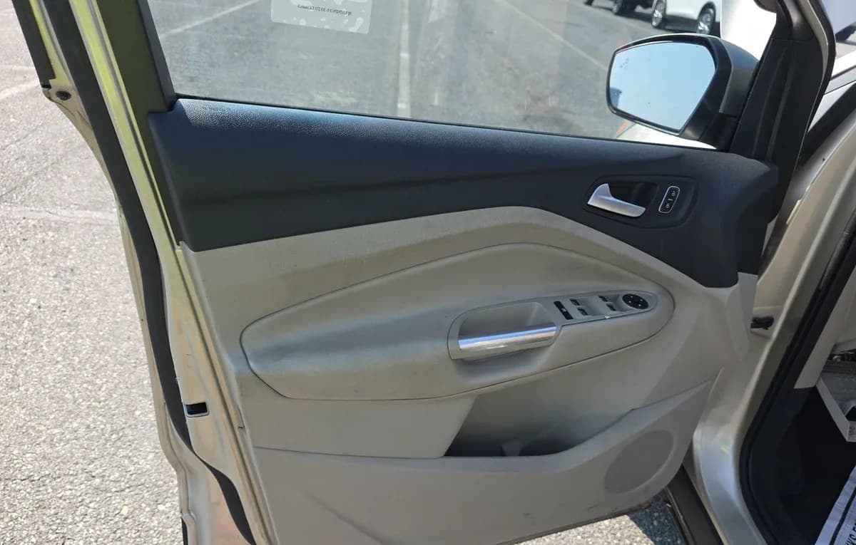 2017 FORD ESCAPE SE 6