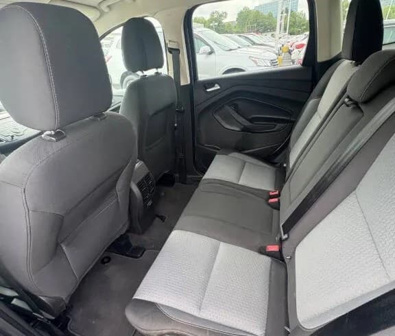 2017 FORD ESCAPE SE 4