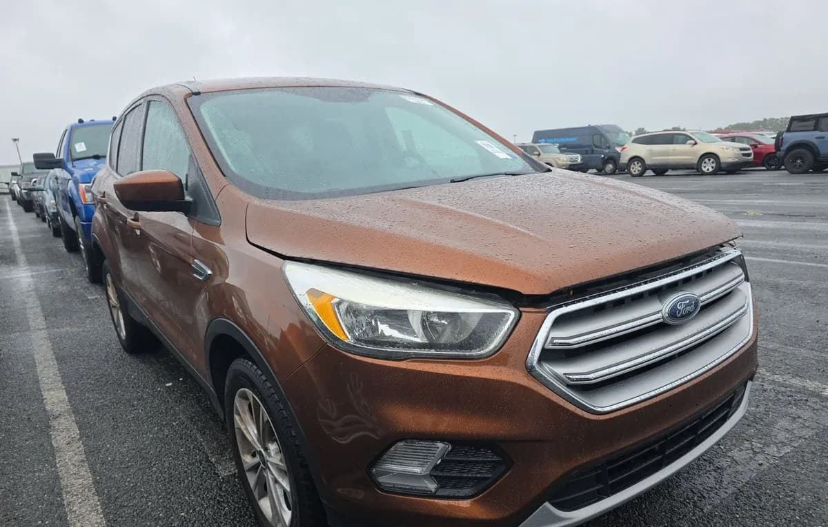 2017 FORD ESCAPE SE 4