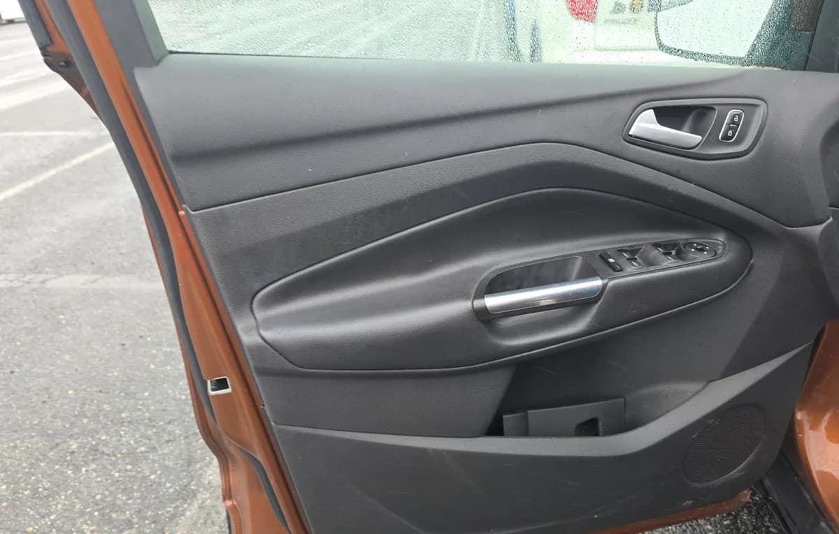 2017 FORD ESCAPE SE 6