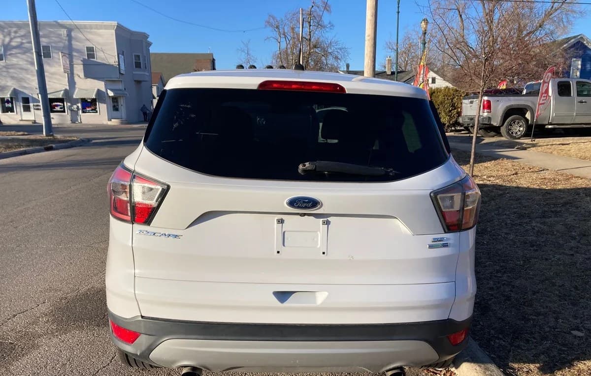 2017 FORD ESCAPE SE 4