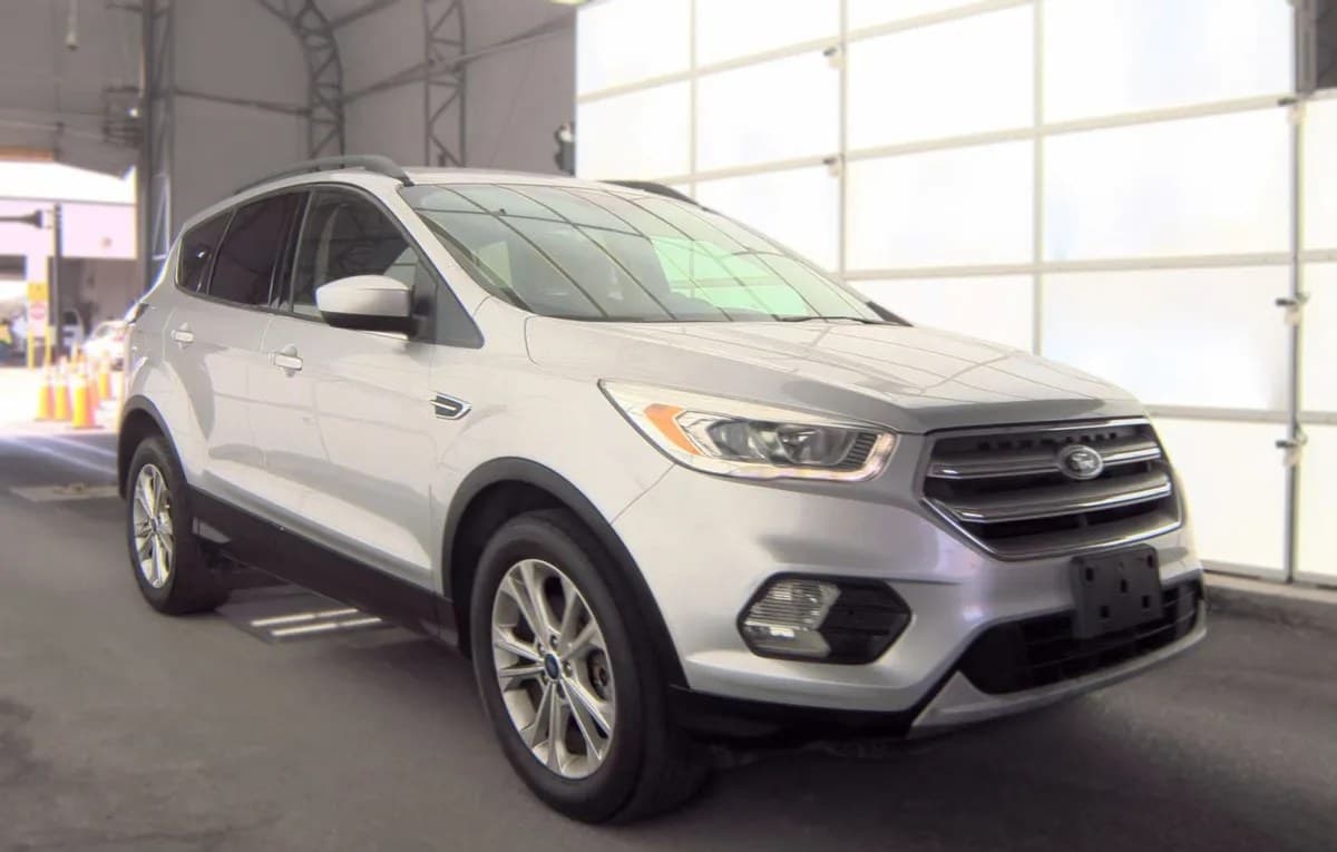 2017 FORD ESCAPE SE 4