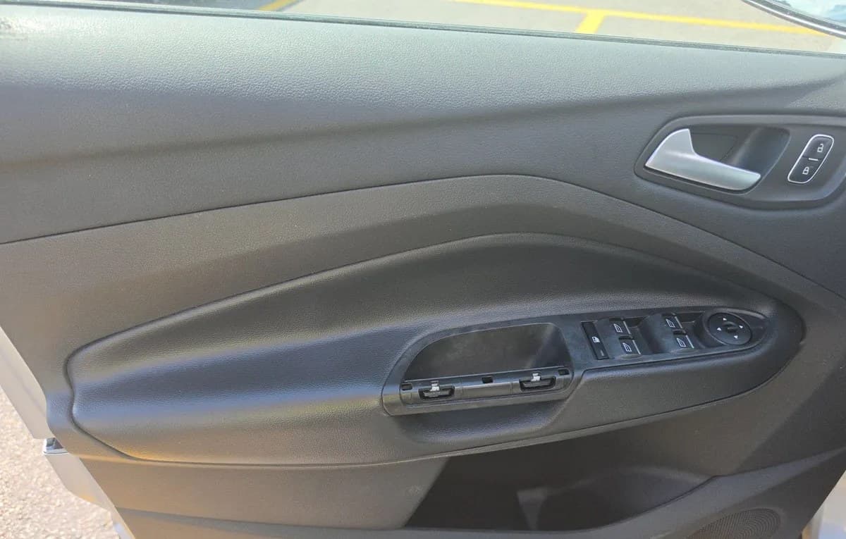 2017 FORD ESCAPE SE 6