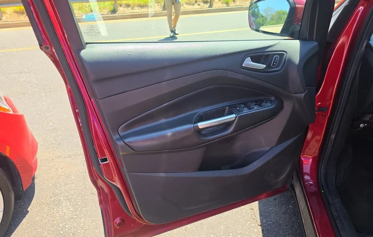 2017 FORD ESCAPE SE 5
