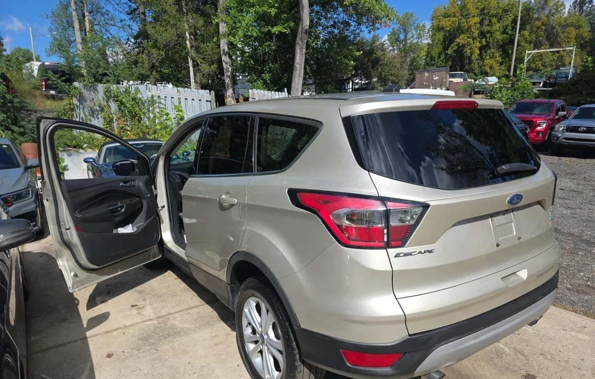 2017 FORD ESCAPE SE 3