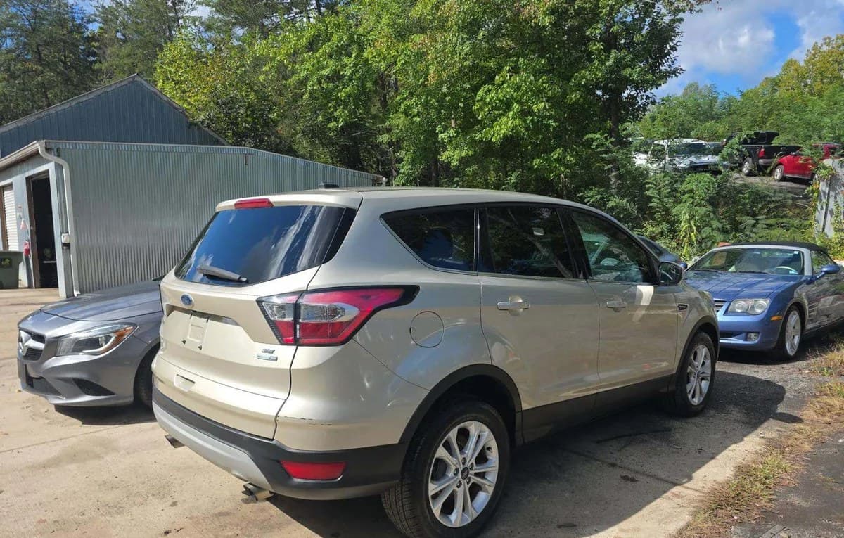 2017 FORD ESCAPE SE 4
