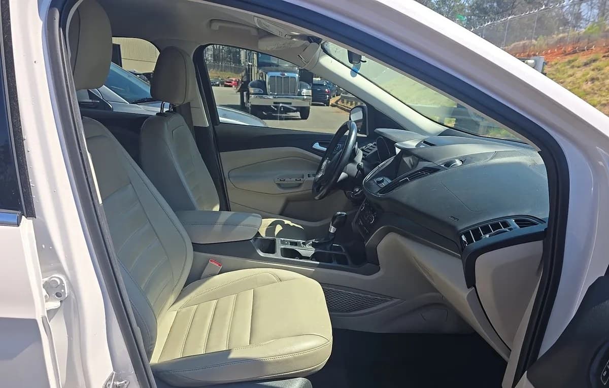 2017 FORD ESCAPE SE 4