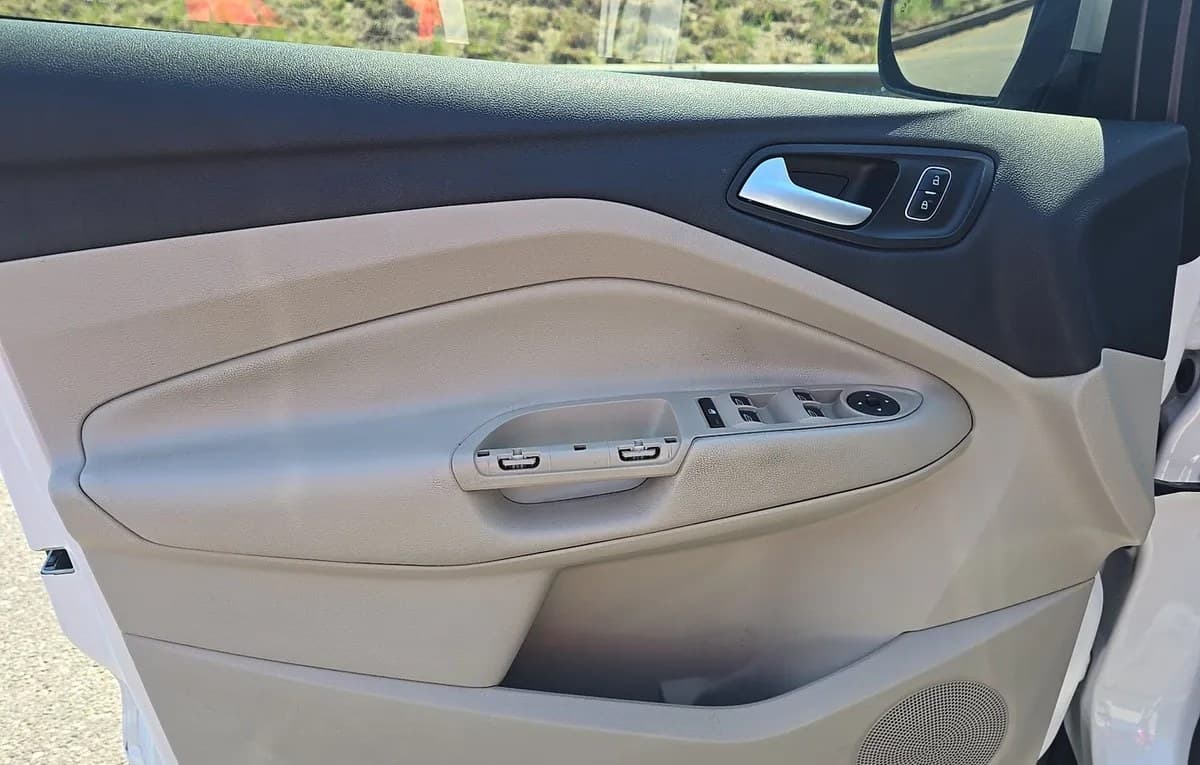 2017 FORD ESCAPE SE 5