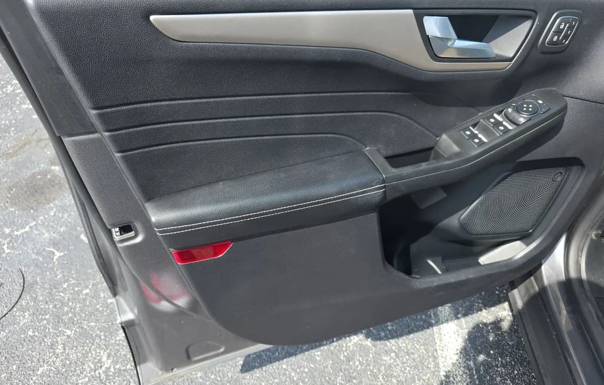 2022 FORD ESCAPE SEL 6