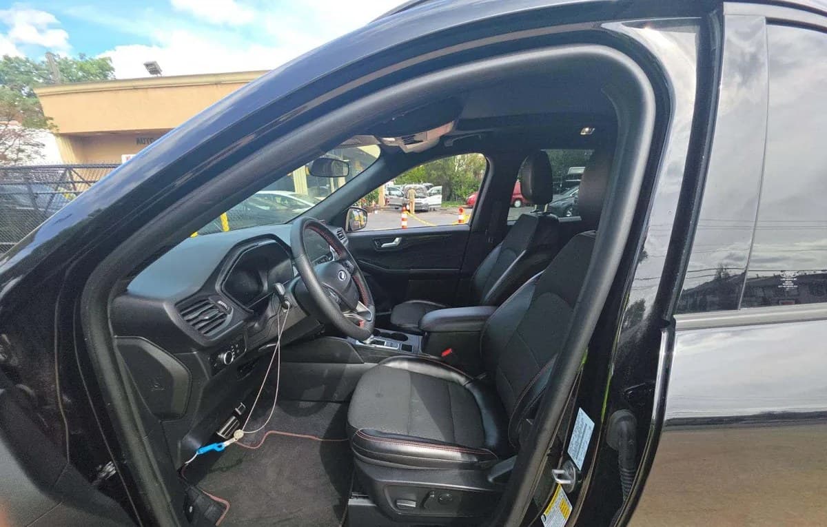 2023 FORD ESCAPE ST-Line 4