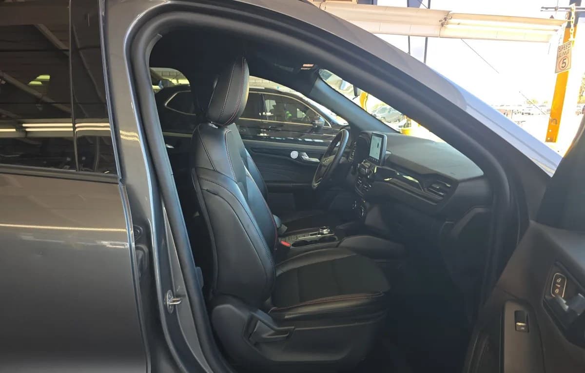 2025 FORD ESCAPE ST-Line 5