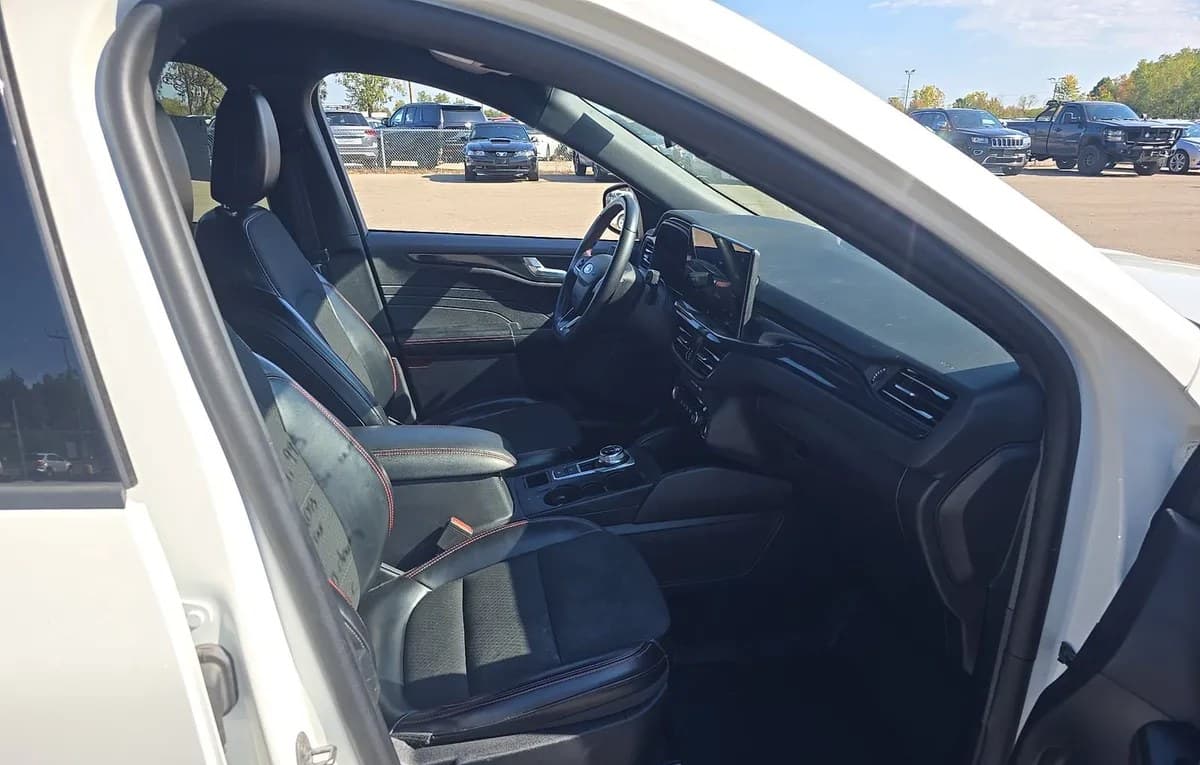 2024 FORD ESCAPE ST-LINE 5