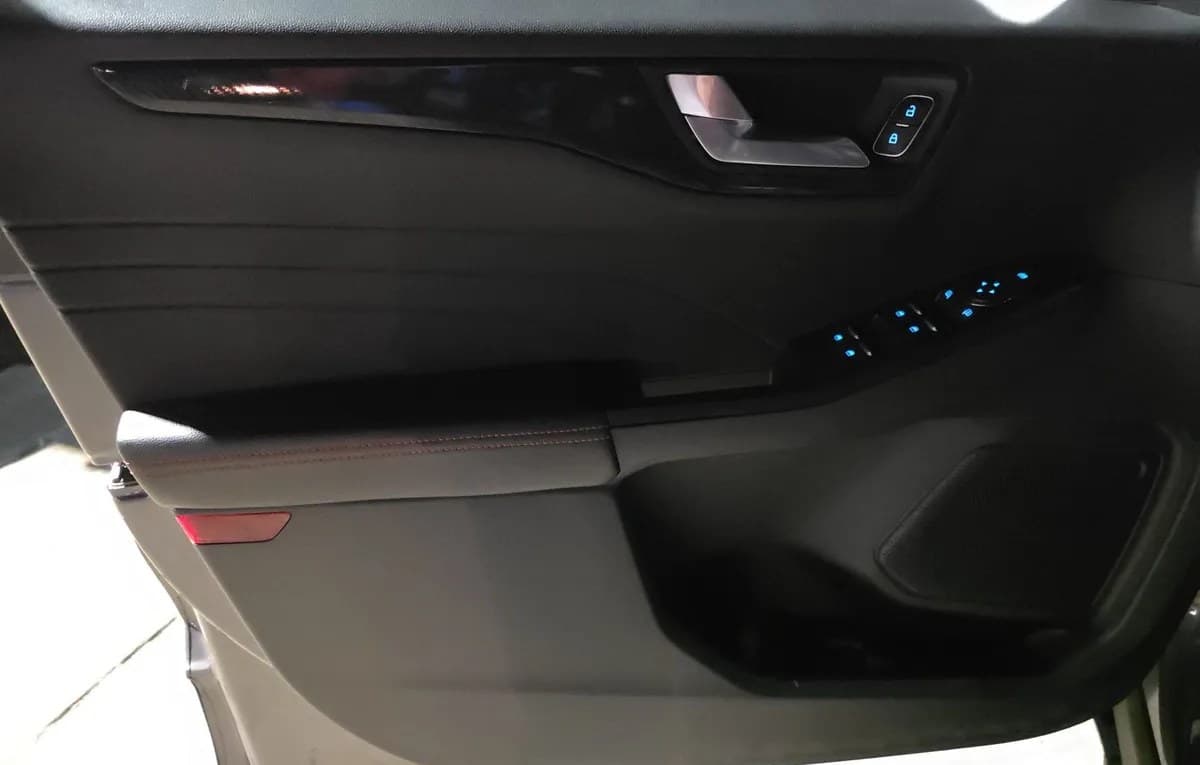 2025 FORD ESCAPE ST-Line 6