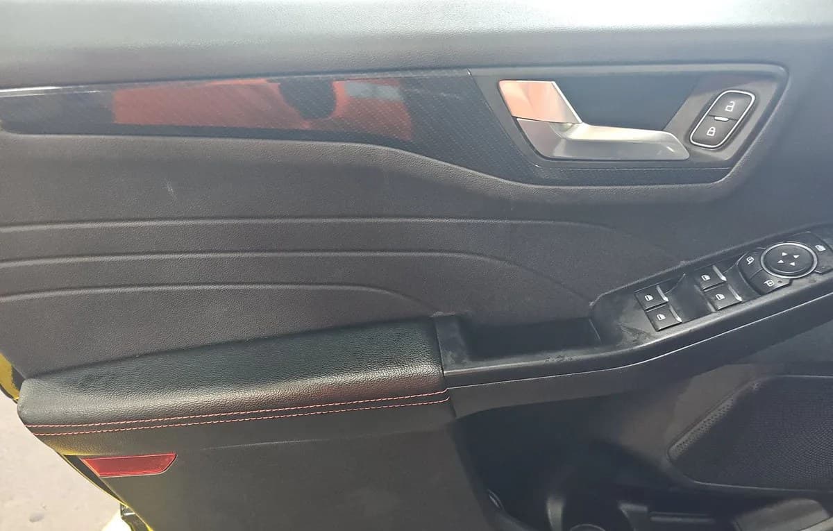 2025 FORD ESCAPE ST-Line 6