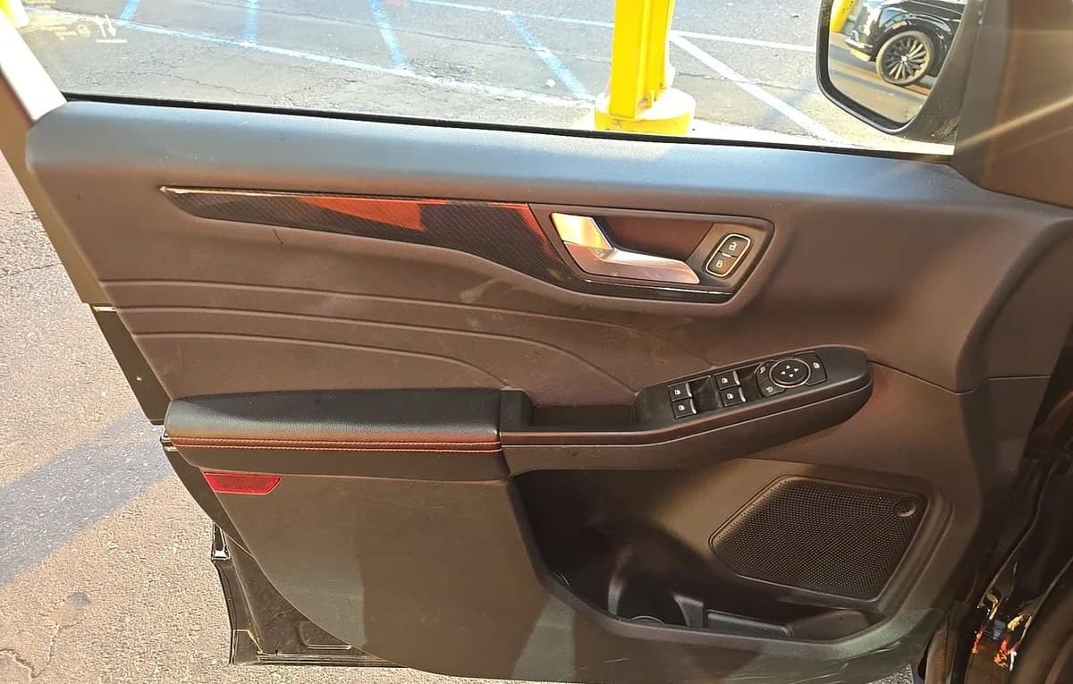 2025 FORD ESCAPE ST-Line 6