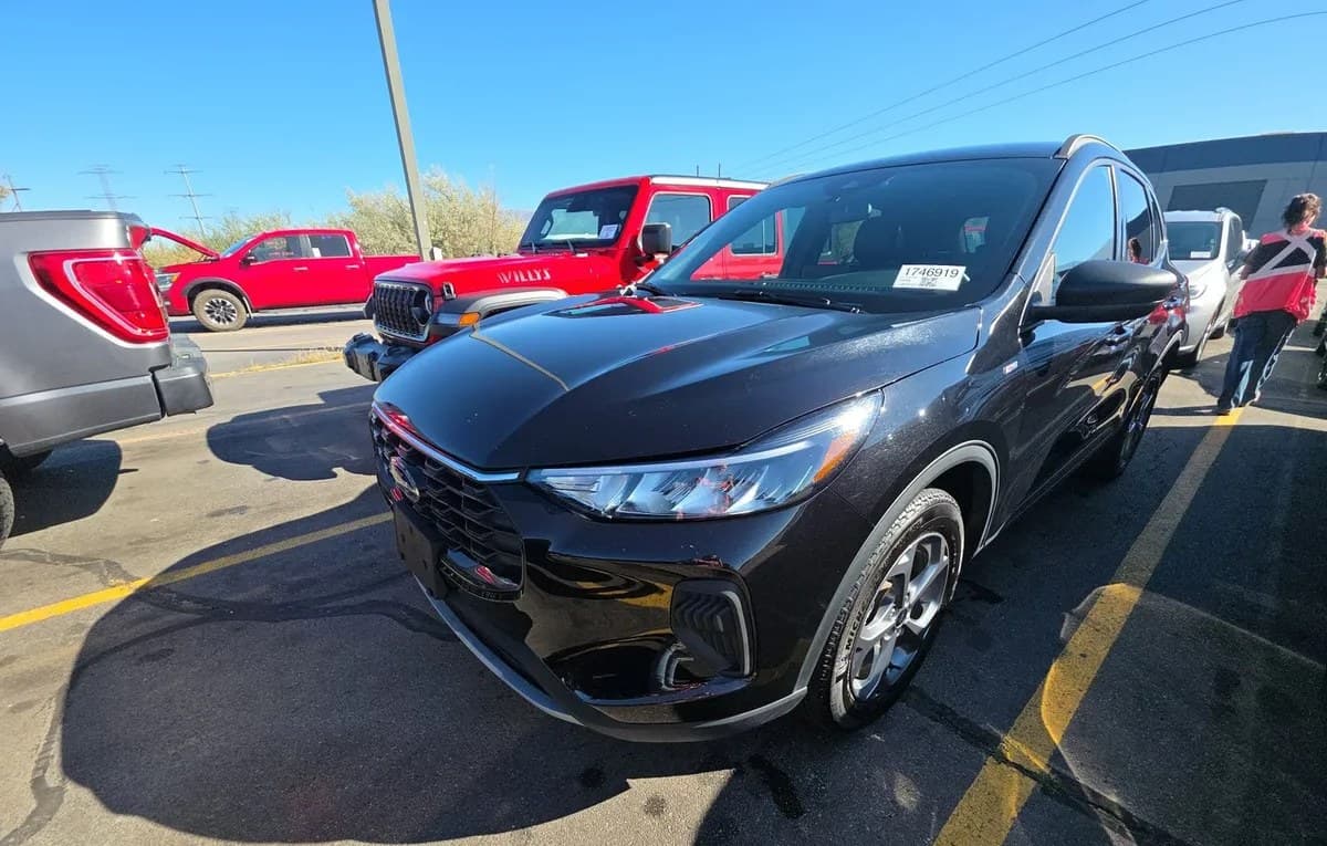 2025 FORD ESCAPE ST-Line 2