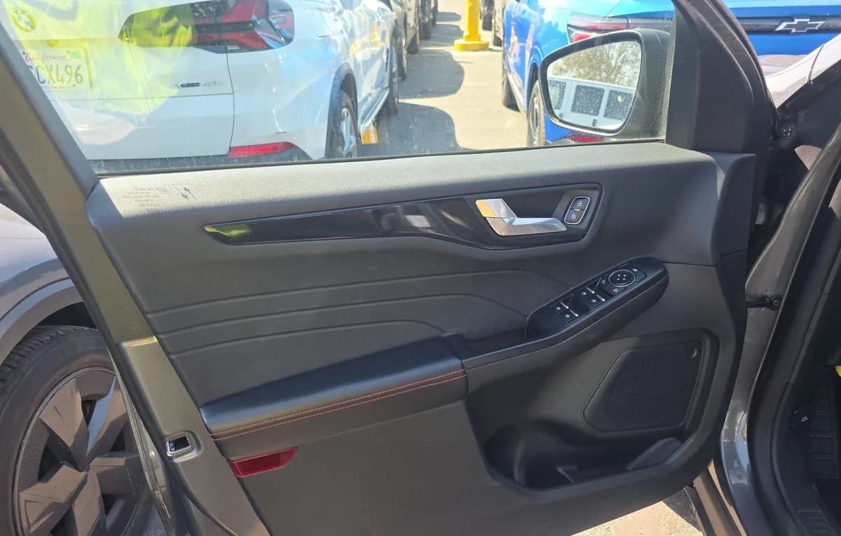 2025 FORD ESCAPE ST-Line 6