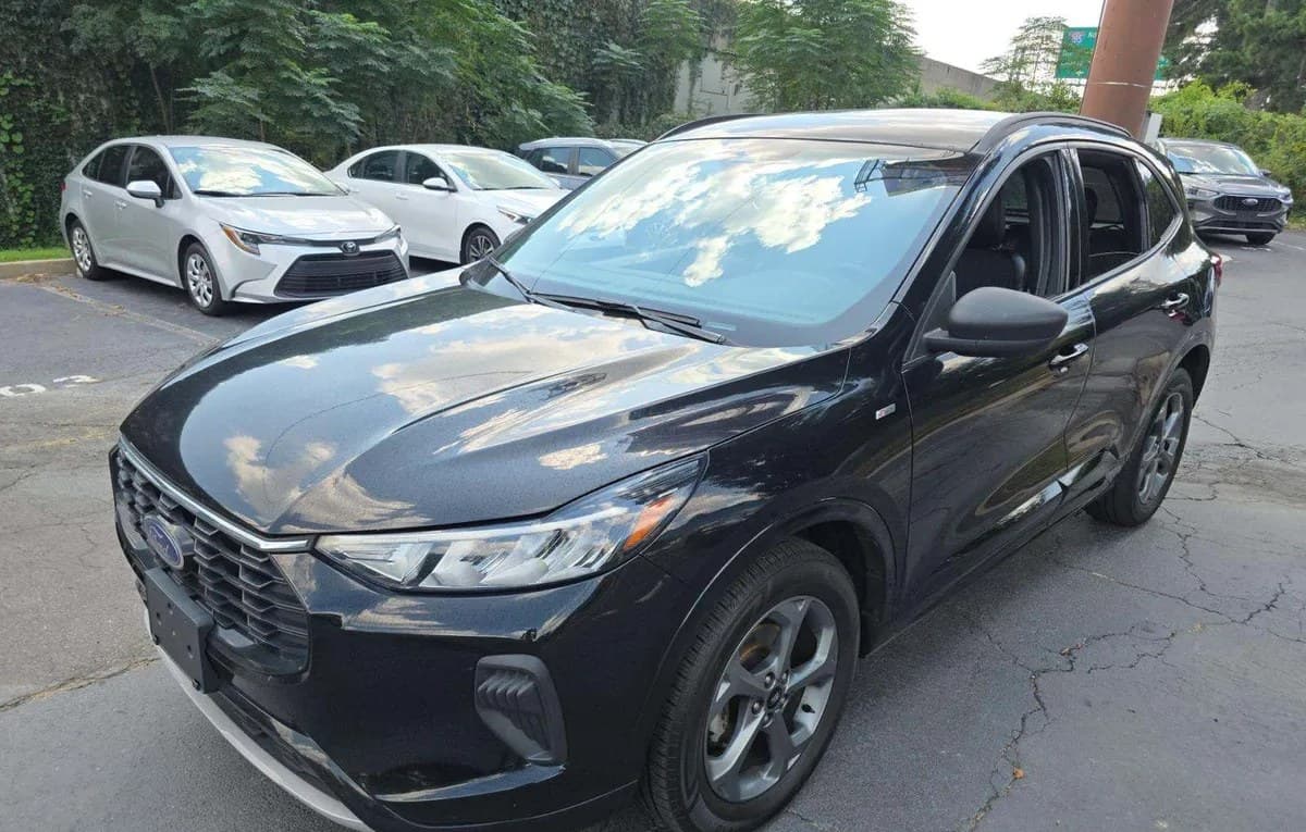 2023 FORD ESCAPE ST-Line 2
