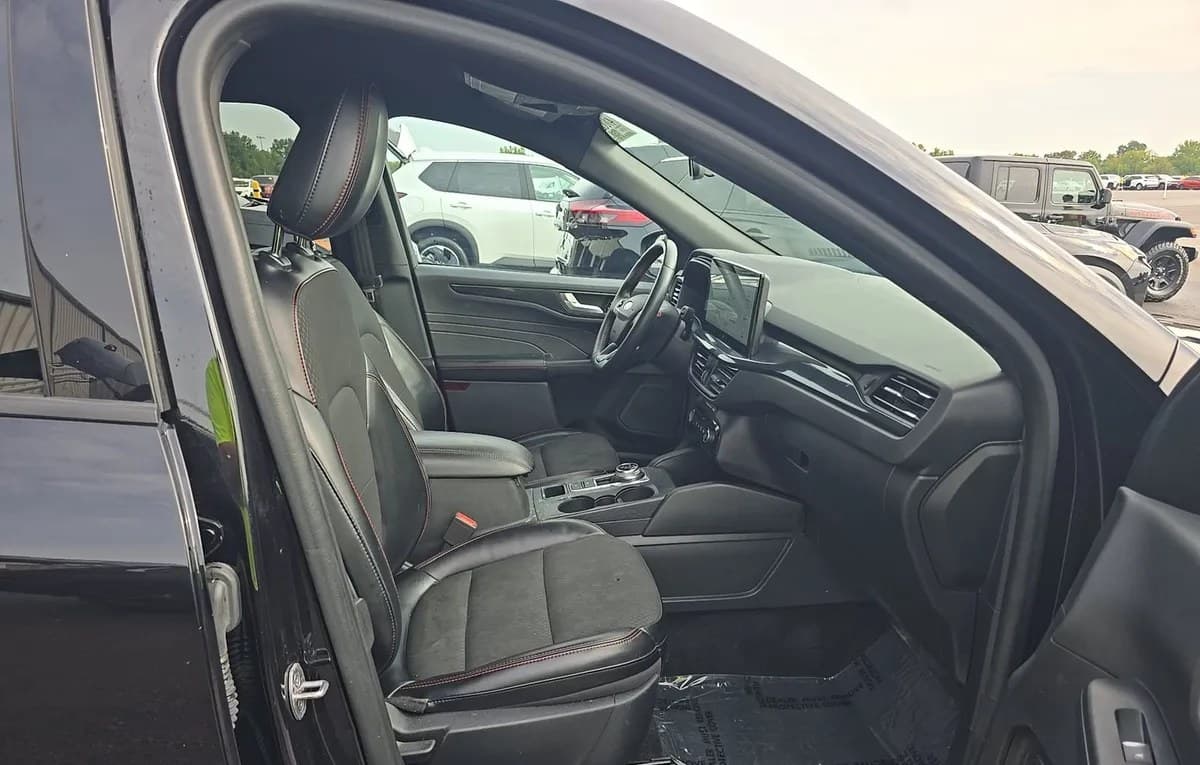 2024 FORD ESCAPE ST-Line 5