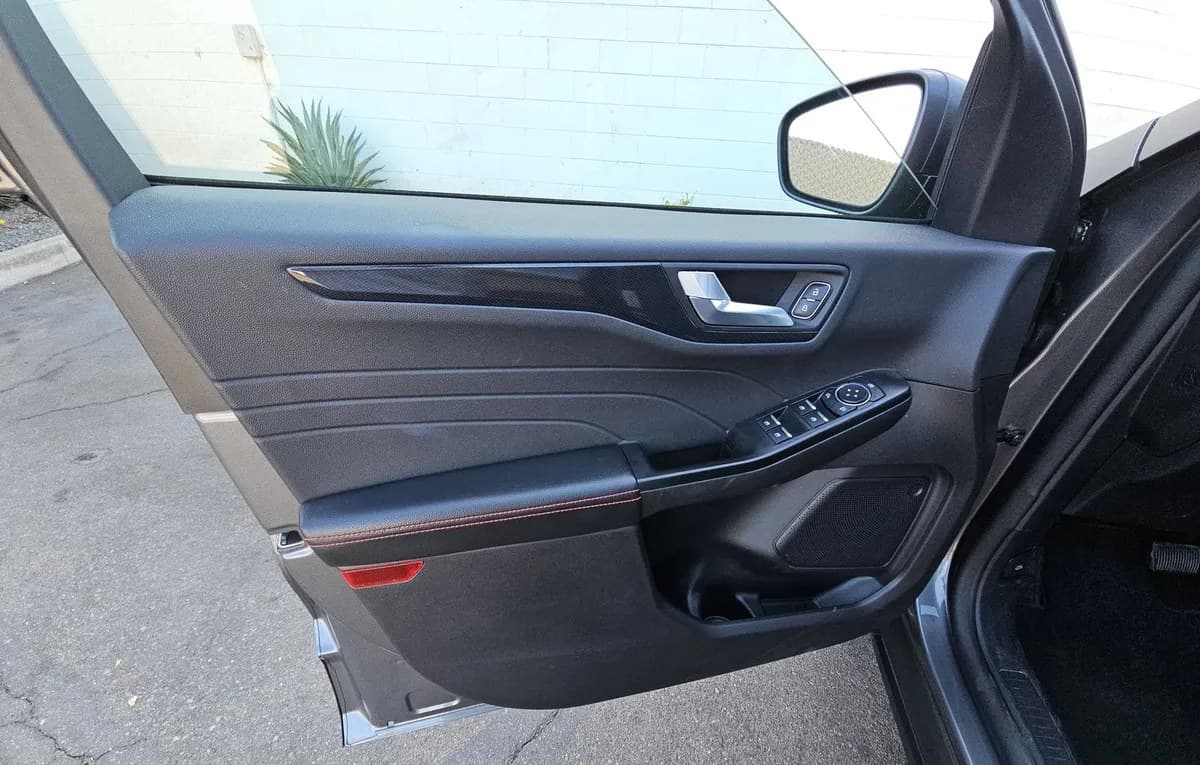 2025 FORD ESCAPE ST-Line 6