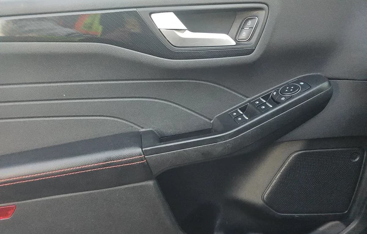 2025 FORD ESCAPE ST-LINE Select 6