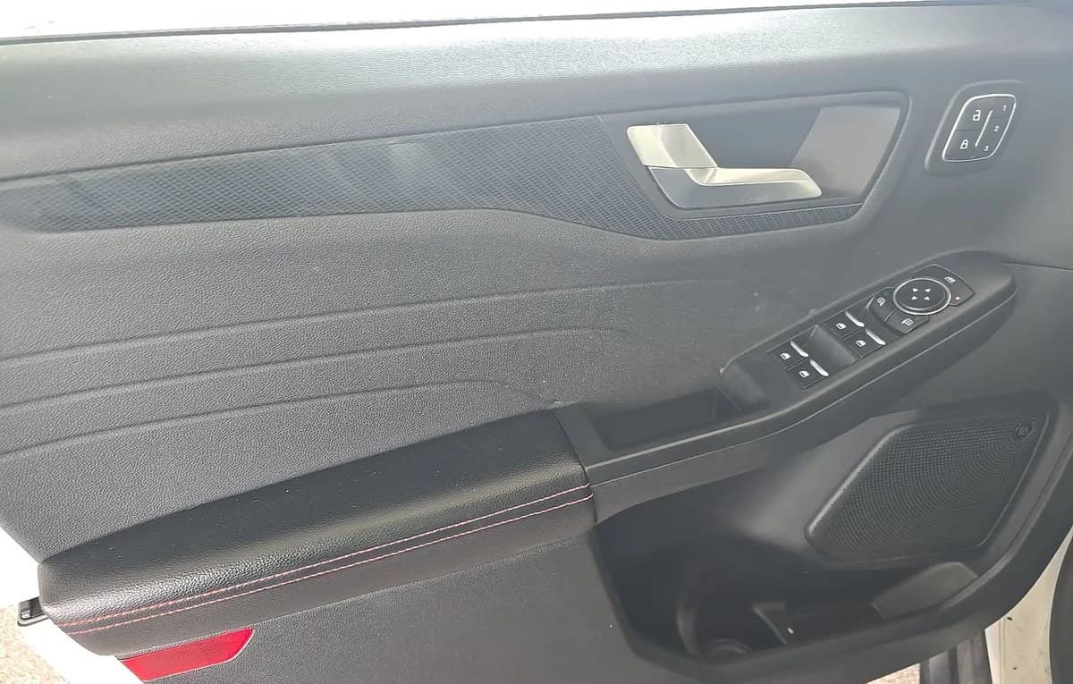 2023 FORD ESCAPE ST-LINE Select 6