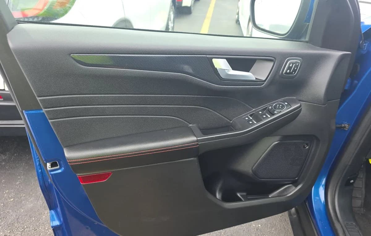 2023 FORD ESCAPE ST-LINE Select 6
