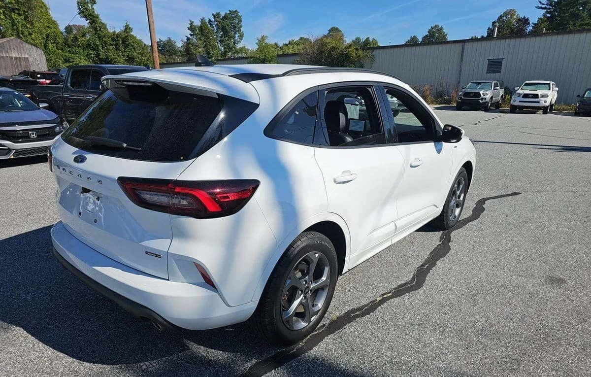 2023 FORD ESCAPE HYBRID ST-LINE Select 4