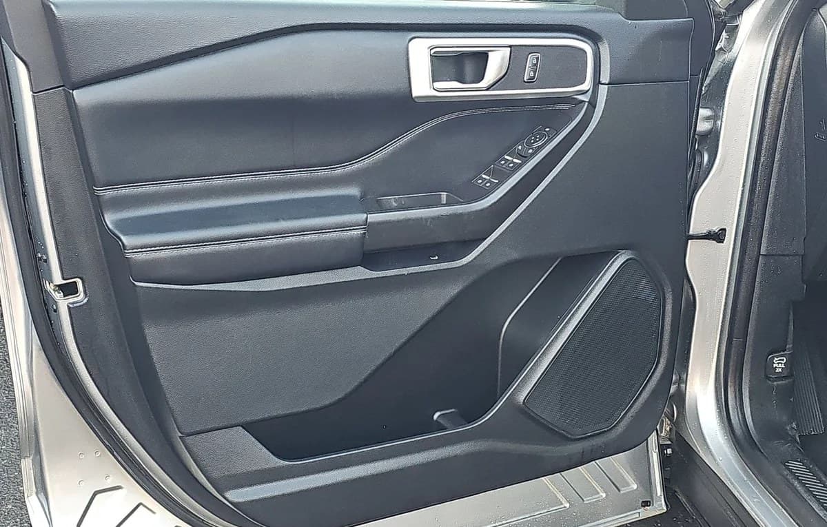 2020 FORD EXPLORER XLT 4